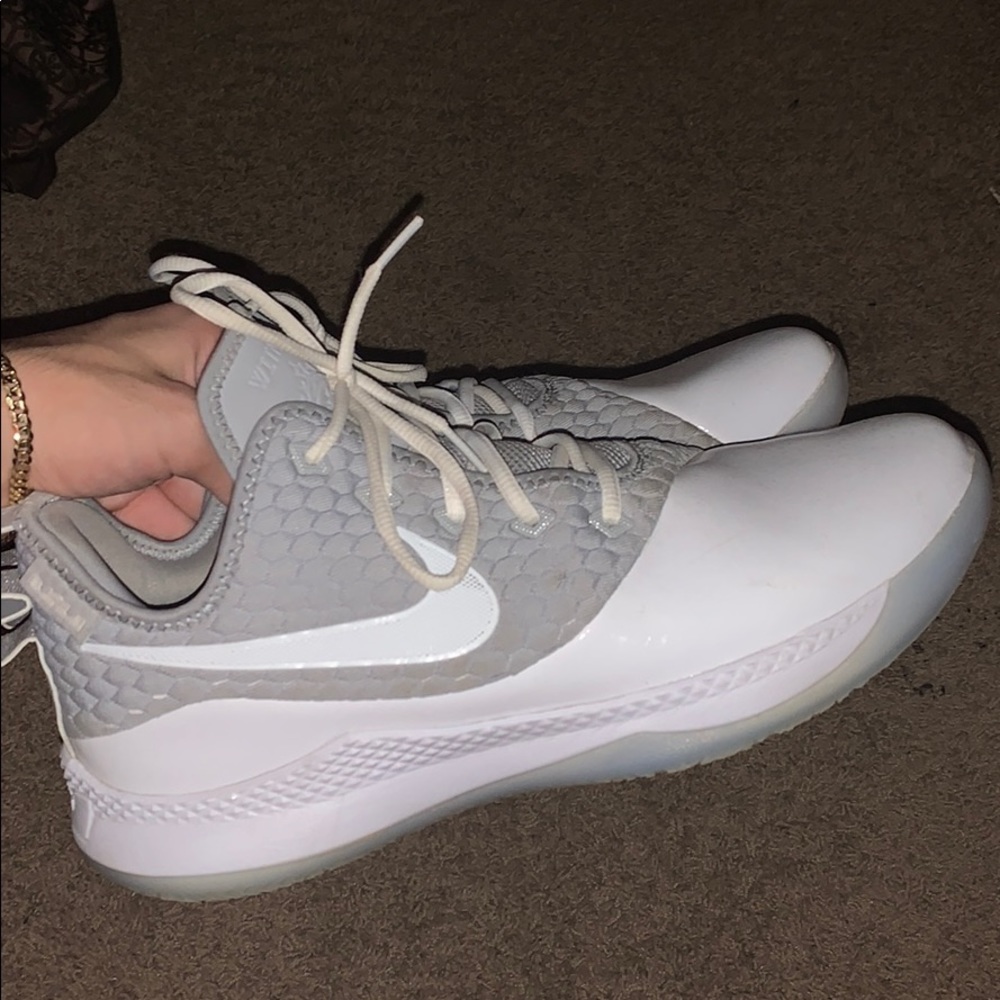 Lebron basetball shoes